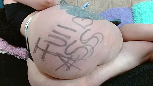 Snapshot of Melanie_Slut_nasty chatting on June 2, 9:39 pm Melanie Slut nasty online show from June 2, 9:39 pm