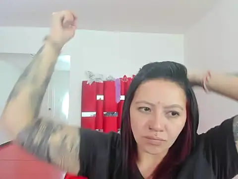 Snapshot of scarlett_red_1 chatting on May 18, 4:35 pm scarlett red 1 online show from May 18, 4:35 pm