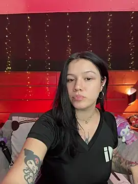 Snapshot of aria_bloomer chatting on April 11, 7:18 pm aria bloomer online show from April 11, 7:18 pm