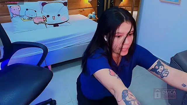 Snapshot of aria_bloomer chatting on April 18, 7:07 pm aria bloomer online show from April 18, 7:07 pm