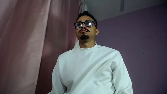 Snapshot of Amir_guy_ chatting on May 9, 12:43 pm Amir guy online show from May 9, 12:43 pm
