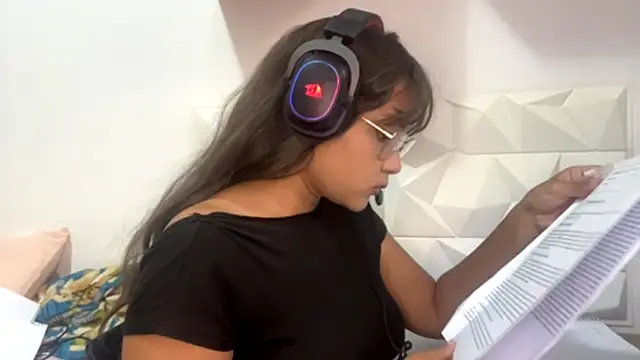 Snapshot of IsisValentine chatting on April 14, 6:14 pm IsisValentine online show from April 14, 6:14 pm