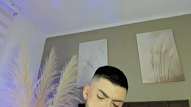 Snapshot of Alexander_Diazz chatting on June 1, 1:57 pm Alexander Diazz online show from June 1, 1:57 pm