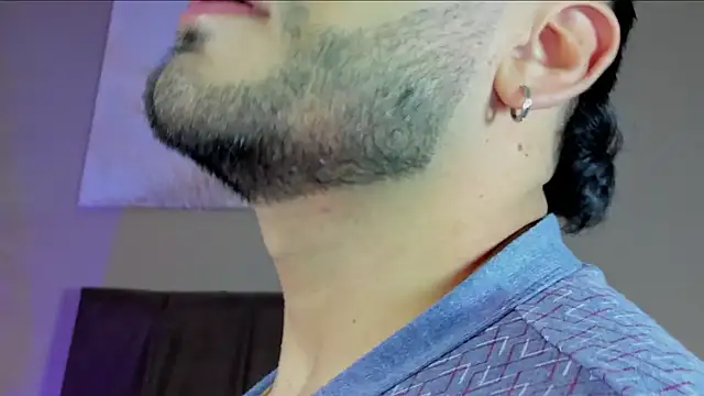 Snapshot of Alexander_Diazz chatting on June 29, 12:49 pm Alexander Diazz online show from June 29, 12:49 pm