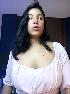 Snapshot of BrendaBloom_ chatting on May 3, 12:11 pm BrendaBloom online show from May 3, 12:11 pm