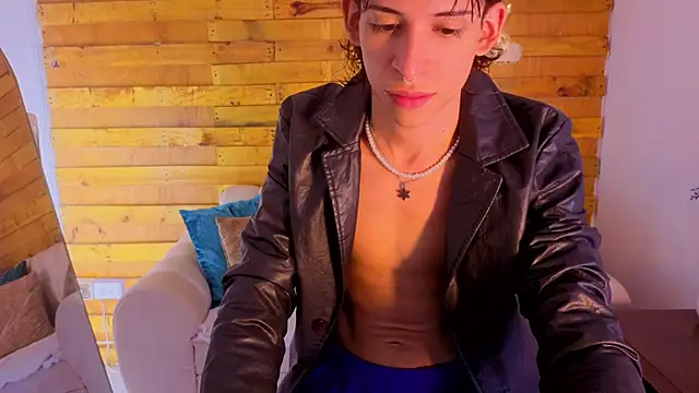 Snapshot of jack_shine chatting on April 29, 3:43 am jack shine online show from April 29, 3:43 am