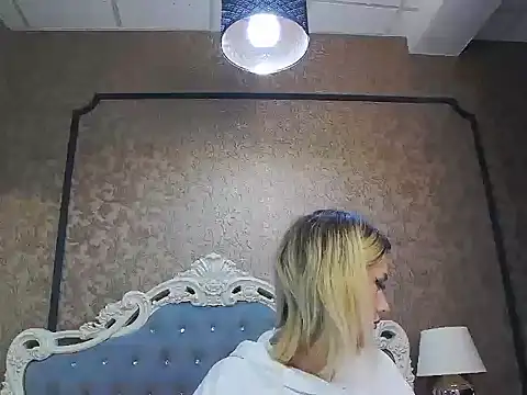 Snapshot of Ivy_Quin chatting on April 15, 3:24 am Ivy Quin online show from April 15, 3:24 am