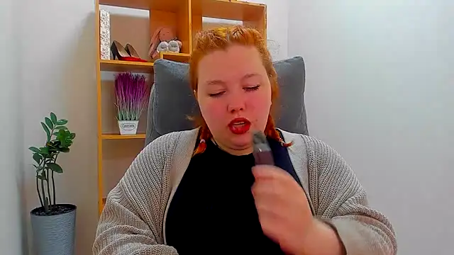 Snapshot of Aillia-Rous chatting on April 18, 6:17 am Aillia-Rous online show from April 18, 6:17 am