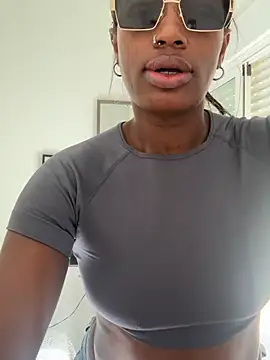 browniee777 online show from April 17, 3:59 pm