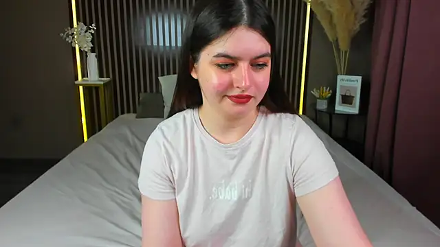 Snapshot of Margaret__Moon chatting on May 15, 8:10 am Margaret Moon online show from May 15, 8:10 am
