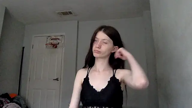 Snapshot of Munchkinbaby72318 chatting on May 11, 8:39 pm Munchkinbaby72318 online show from May 11, 8:39 pm