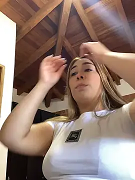 Snapshot of _BellaSmith_ chatting on June 11, 2:04 pm BellaSmith online show from June 11, 2:04 pm