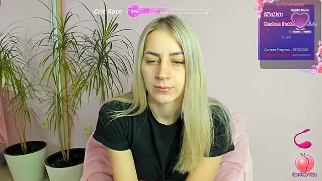 Snapshot of Monica_Luno chatting on May 22, 1:24 am Monica Luno online show from May 22, 1:24 am