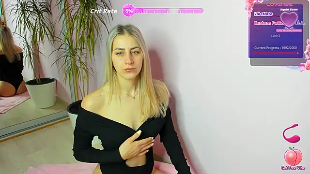 Snapshot of Monica_Luno chatting on June 2, 2:02 am Monica Luno online show from June 2, 2:02 am