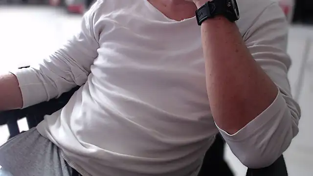 RoyXxx7 online show from April 12, 9:03 am