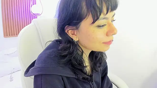 Snapshot of ghostmila chatting on April 18, 7:29 pm ghostmila online show from April 18, 7:29 pm