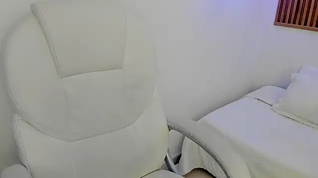 Snapshot of ghostmila chatting on May 5, 1:02 am ghostmila online show from May 5, 1:02 am