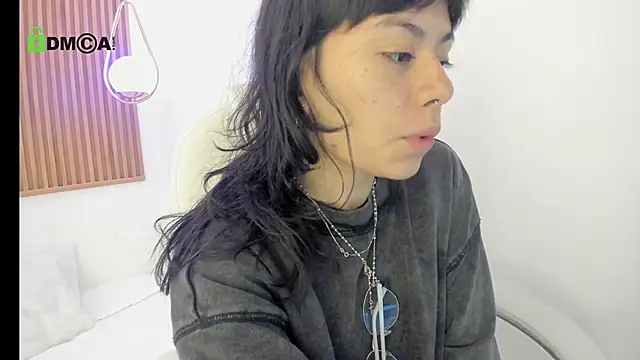 Snapshot of ghostmila chatting on May 7, 1:49 pm ghostmila online show from May 7, 1:49 pm