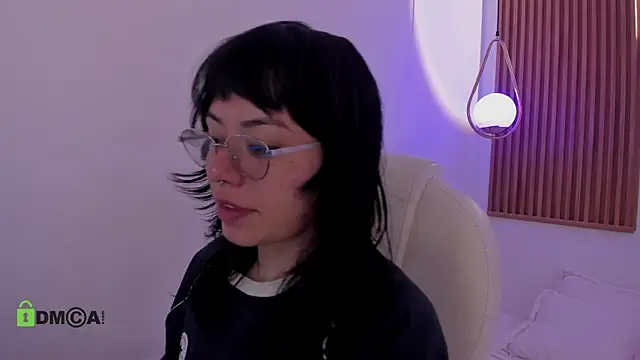 Snapshot of ghostmila chatting on May 14, 1:40 pm ghostmila online show from May 14, 1:40 pm