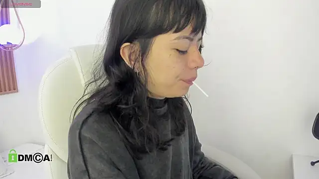 Snapshot of ghostmila chatting on May 25, 1:28 pm ghostmila online show from May 25, 1:28 pm