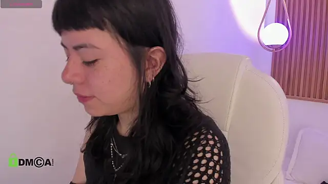 Snapshot of ghostmila chatting on May 30, 1:30 pm ghostmila online show from May 30, 1:30 pm