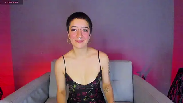 Snapshot of Atheena__ chatting on April 11, 1:26 pm Atheena online show from April 11, 1:26 pm