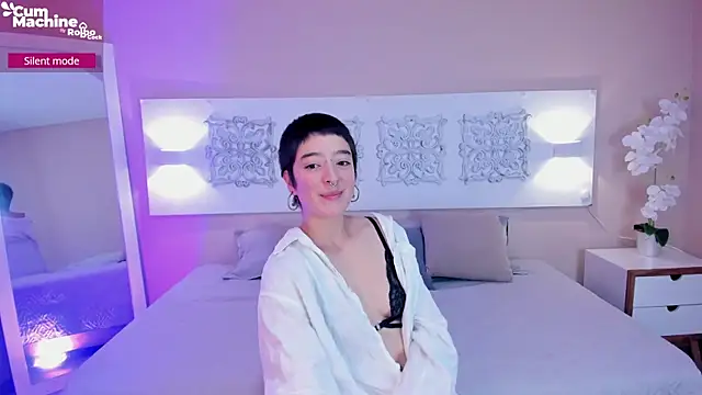 Snapshot of Atheena__ chatting on May 18, 2:34 pm Atheena online show from May 18, 2:34 pm