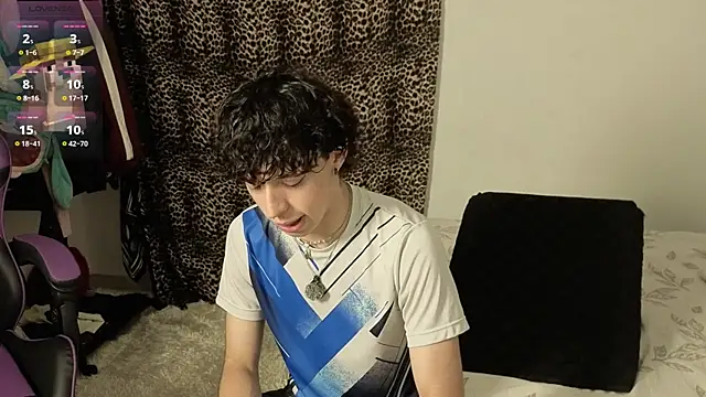 Snapshot of Otter_Moon chatting on May 16, 3:47 am Otter Moon online show from May 16, 3:47 am