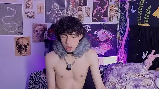 Snapshot of Otter_Moon chatting on May 19, 3:13 am Otter Moon online show from May 19, 3:13 am