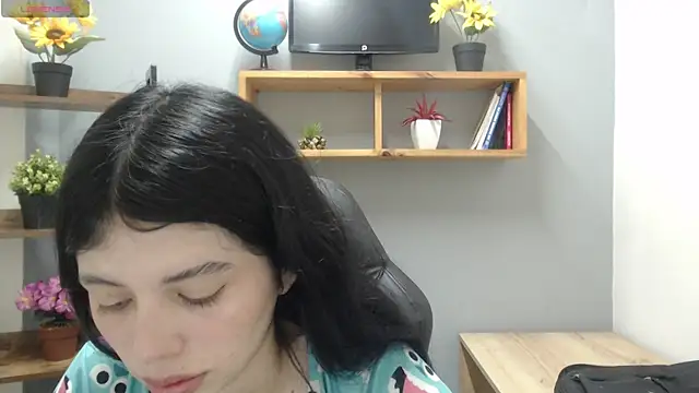 Snapshot of Sophie_Copers chatting on June 14, 2:52 pm Sophie Copers online show from June 14, 2:52 pm