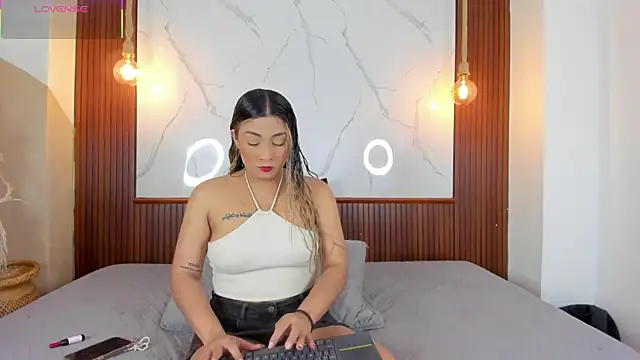 Snapshot of Eroticxcouple chatting on May 2, 4:23 pm Eroticxcouple online show from May 2, 4:23 pm