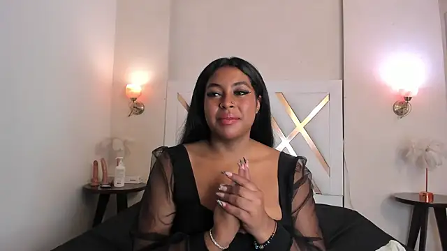 Snapshot of NatashaLuxy chatting on June 3, 8:25 pm NatashaLuxy online show from June 3, 8:25 pm