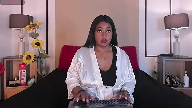 Snapshot of NatashaLuxy chatting on June 24, 7:02 pm NatashaLuxy online show from June 24, 7:02 pm