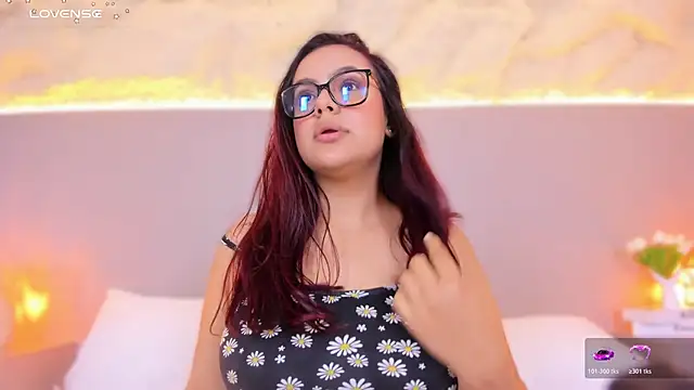 Snapshot of AlisonRoos chatting on April 11, 7:45 am AlisonRoos online show from April 11, 7:45 am