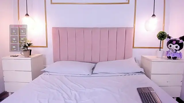 Snapshot of NixShadow chatting on April 8, 11:05 pm NixShadow online show from April 8, 11:05 pm