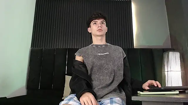 Snapshot of Logan_Steel chatting on May 27, 5:59 am Logan Steel online show from May 27, 5:59 am