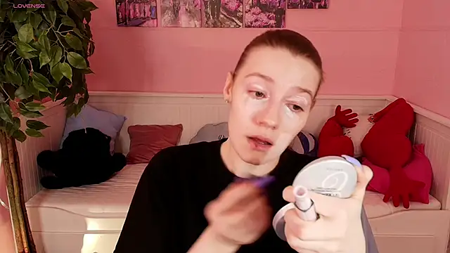 Snapshot of Vanessa___Lui chatting on April 8, 2:50 pm Vanessa Lui online show from April 8, 2:50 pm