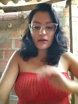 Snapshot of sienna_elara chatting on July 8, 11:04 am sienna elara online show from July 8, 11:04 am