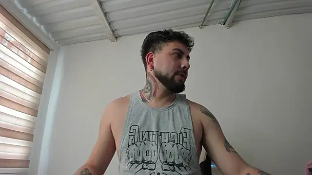 Snapshot of AaronHardi chatting on May 14, 7:31 pm AaronHardi online show from May 14, 7:31 pm