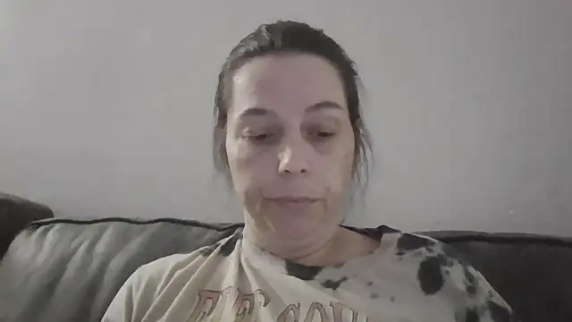Snapshot of lily1982 chatting on April 24, 1:19 am lily1982 online show from April 24, 1:19 am