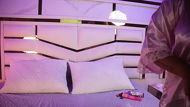 Snapshot of adhara_sm chatting on April 8, 5:18 am adhara sm online show from April 8, 5:18 am