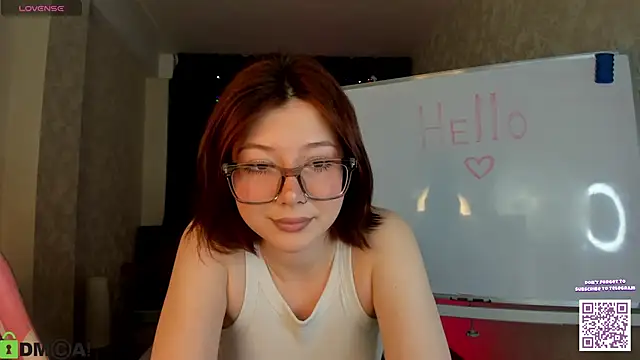 Snapshot of Lessi_Panic chatting on April 28, 1:15 am Lessi Panic online show from April 28, 1:15 am