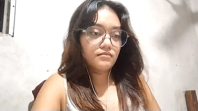 Snapshot of OliviaCarchi chatting on May 2, 11:48 am OliviaCarchi online show from May 2, 11:48 am
