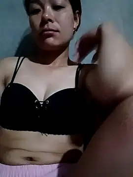 Snapshot of mia0033 chatting on April 9, 8:25 pm mia0033 online show from April 9, 8:25 pm