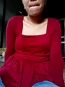 Snapshot of mia0033 chatting on April 28, 2:27 am mia0033 online show from April 28, 2:27 am