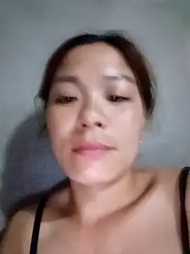 Snapshot of mia0033 chatting on April 28, 2:33 pm mia0033 online show from April 28, 2:33 pm