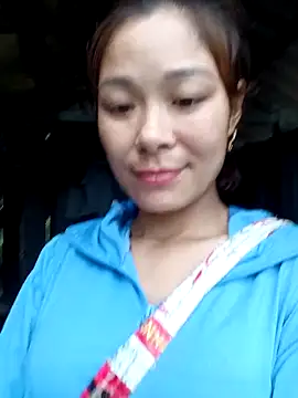 Snapshot of mia0033 chatting on May 1, 10:31 am mia0033 online show from May 1, 10:31 am