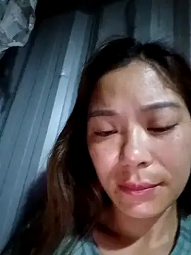 Snapshot of mia0033 chatting on May 7, 10:15 pm mia0033 online show from May 7, 10:15 pm