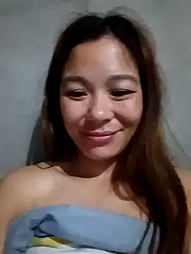 Snapshot of mia0033 chatting on May 10, 10:48 pm mia0033 online show from May 10, 10:48 pm
