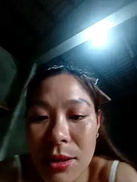 Snapshot of mia0033 chatting on May 18, 5:13 am mia0033 online show from May 18, 5:13 am